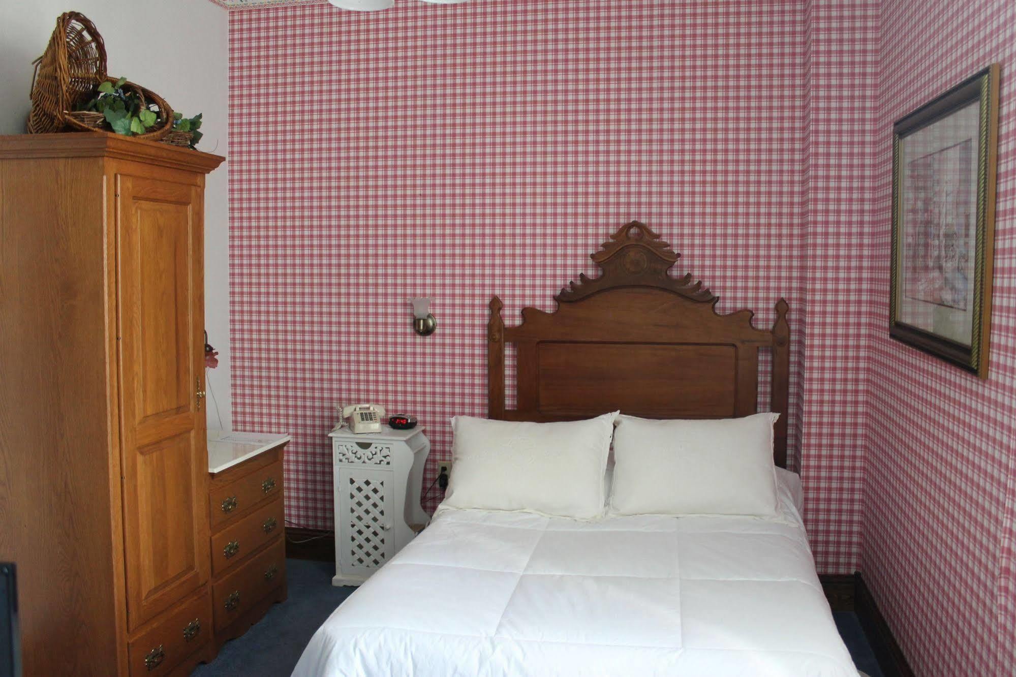 Decker Hotel & Bar Maquoketa Eksteriør billede